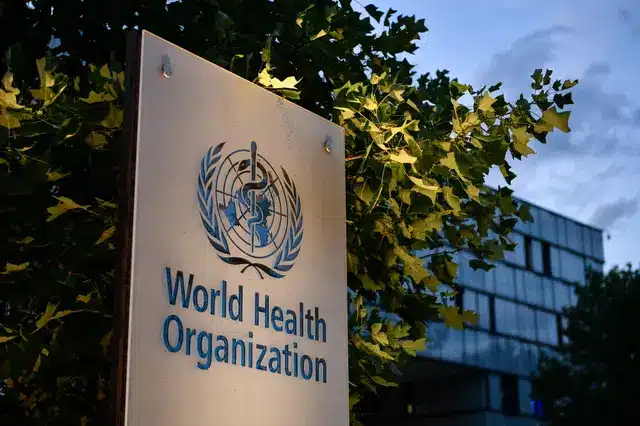 Надпис пред централата на Световната здравна организация в Женева на 17 август 2020 г. (Fabrice Coffrini/AFP via Getty Images)