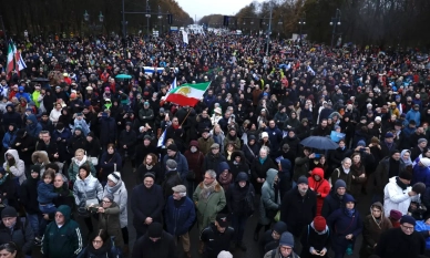 Хиляди на протест срещу антисемитизма в Берлин