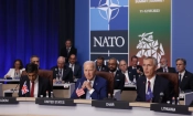 Британският министър-председател Риши Сунак, президентът на САЩ Джо Байдън и генералният секретар на НАТО Йенс Столтенберг присъстват на първия ден от срещата на върха на НАТО през 2023 г. във Вилнюс, Литва, 11 юли 2023 г. (Sean Gallup/Getty Images)