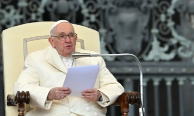 Папата благослови еднополовите двойки, но при условие 1 Папата благослови еднополовите двойки, но при условие