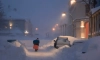 Хора си пробиват път през снежната буря в Кристиансанд, Норвегия, на 3 януари 2024 г. (Tor Erik Schroder/NTB Scanpix via AP)