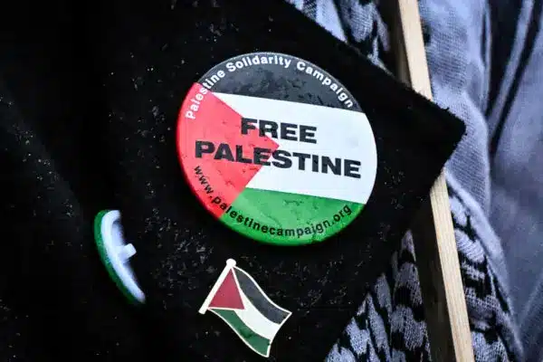 znachki v podkrepa na palestincite