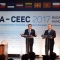 Китайският премиер Ли Къцян, унгарският министър-председател Виктор Орбан и българският премиер Бойко Борисов говорят по време на икономически форум в Будапеща, на който присъстват 16 лидери от Централна и Източна Европа, 27 ноември 2017 г. (Attila Kisbenedek/AFP/Getty Images)