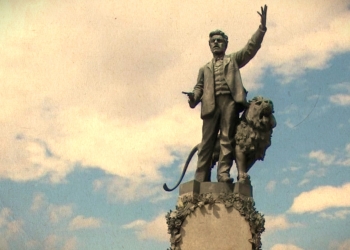 Паметникът на Васил Левски в Карлово