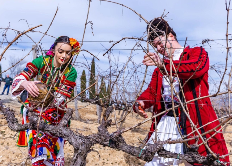 Св. Трифон или Св. Валентин: ще запазим ли традициите си – интервю с етнолога д-р Илия Вълев