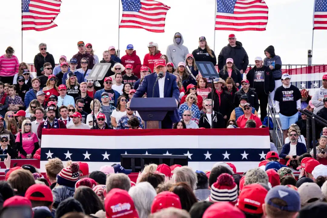 Републиканският кандидат за президент Доналд Тръмп говори на предизборен митинг във Вандалия, Охайо, на 16 март 2024 г. (Джеф Дийн/AP Photo)