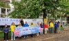 Практикуващи Фалун Дафа от България апелират пред посолството на КНР в София за край на репресиите срещу Фалун Дафа в Китай, 25 април 2024 г. (снимка: Таня Калфова)