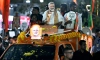Нарендра Моди, министър-председател на Индия и лидер на управляващата партия Бхаратия Джаната, държи символа на партията по време на предизборна кампания в Ченай, 9 април 2024 г. (R. Satish Babu / AFP via Getty Images)
