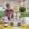 Пчеларят Емил Митрев - изложител на „Софийски фестивал на меда“ (15 – 20 април, 2024) на площад „Бански“ №1 - бившата Централна минерална баня (снимка: Епок Таймс България)