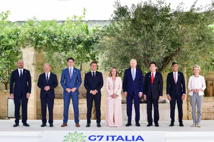 g7 family photo