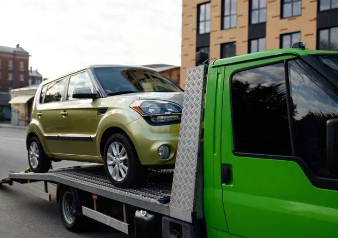 Електрическите автомобили генерират по-големи щети от тези с двигатели с вътрешно горене