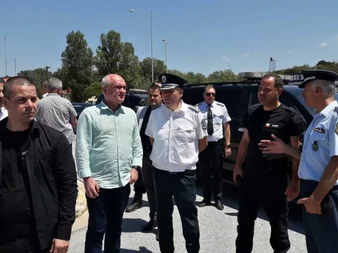 Служебният премиер Главчев иска нови правила на ГКПП ,,Кулата” за отпушване на трафика 1 Служебният премиер Главчев иска нови правила на ГКПП ,,Кулата” за отпушване на трафика