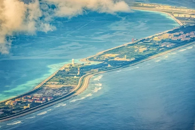 Изкуственият остров, построен от Китай на риф Мисчийф в архипелага Спратли, Южнокитайско море