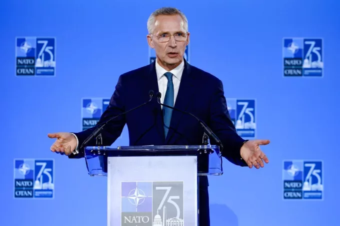 Генералният секретар на НАТО Йенс Столтенберг дава пресконференция по време на срещата на върха на НАТО във Вашингтон, 10 юли 2024 г. (Kevin Dietsch/Getty Images)