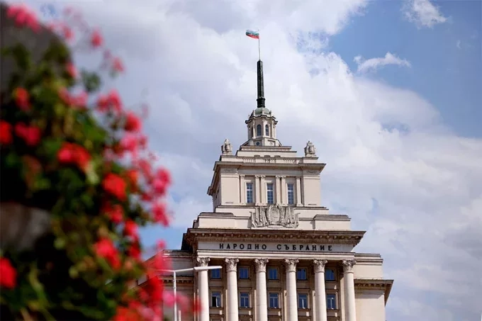 НС забрани пропагандата на нетрадиционна сексуална ориентация в училищата