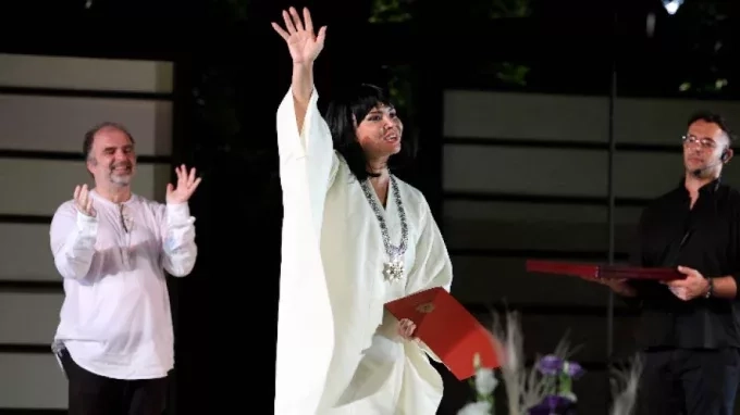 Министър Найден Тодоров награди Соня Йончева със „Златен век“ – огърлие