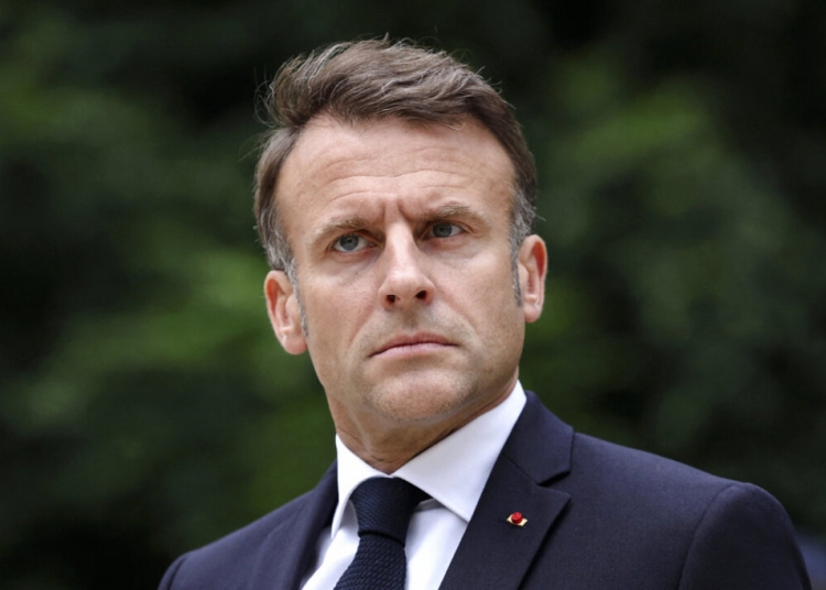 Франция формира дясноцентристко правителство, след като Макрон блокира ляво ръководство
