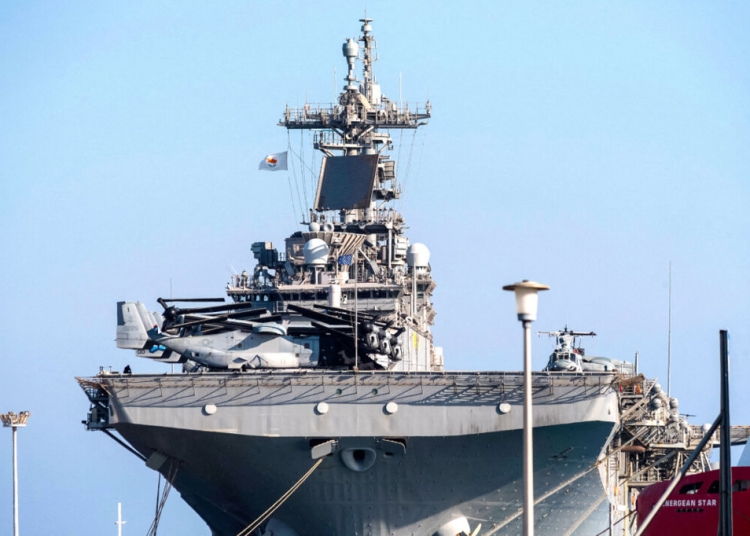 Двама американски морски пехотинци са попаднали в засада и нападнати от тълпа в Турция