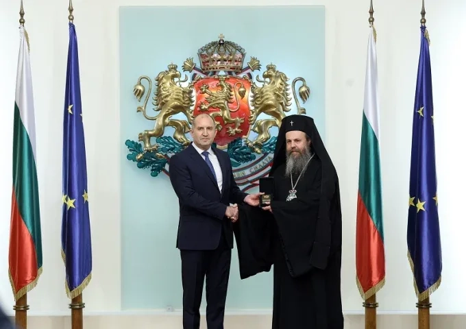 Митрополит Серафим получи президентско отличие за утвърждаване на българските традиции