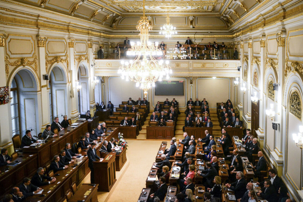 Чешки доклад разкрива тайните операции на ККП за влияние върху академичните среди и политиката