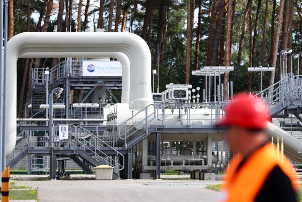 Изглед към газопровода Nord Stream 1 в Балтийско море и преносната станция на газопроводната връзка в Балтийско море, в индустриалната зона на Любмин, Германия, на 30 август 2022 г. (Lisi Niesner/Reuters)