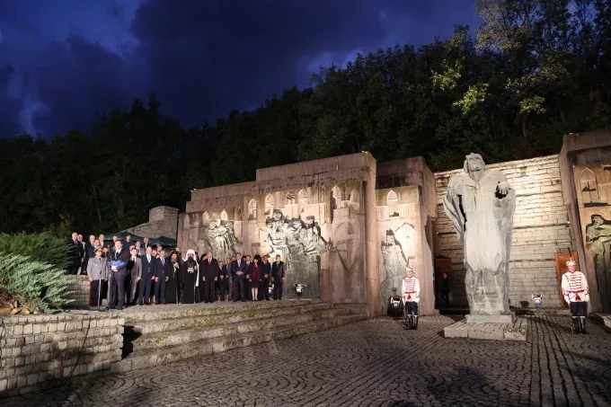 България отбеляза тържествено 1010 години от управлението на цар Самуил (обновена) 1 България отбеляза тържествено 1010 години от управлението на цар Самуил (обновена)