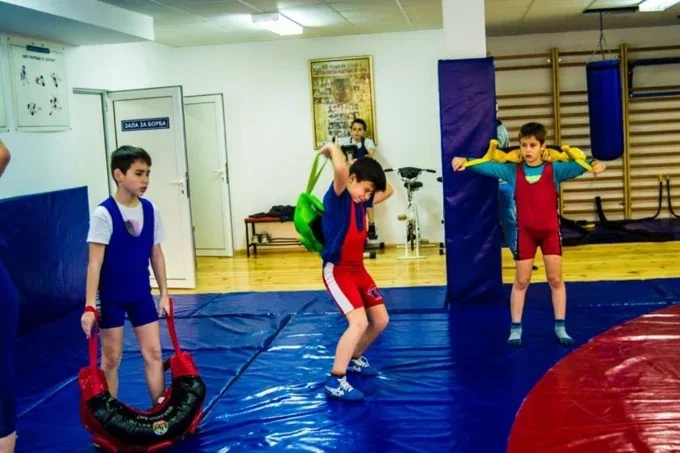 Децата могат да участват безплатно в спортни занимания и състезания, организирани от спортни клубове в България