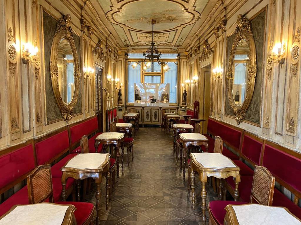 Интериорът на най-старото кафене в Италия, Cafè Florian. (ReiKlaus/Shutterstock)