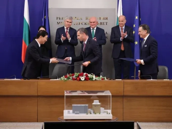 България подписа договор за изграждане на 2 нови блока на АЕЦ „Козлодуй“