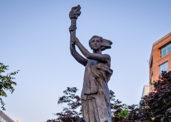 Продължаващата хватка на комунизма върху душата и обществото: "Поколения опустошение"