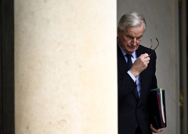 Във Франция вот на недоверие доведе до разпадане на правителството 1 Френското правителство е на ръба на срив с предстоящ вот на недоверие