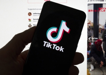 Северномакедонска политическа партия настоява за забрана на TikTok след като най-малко 17 ученици са пострадали