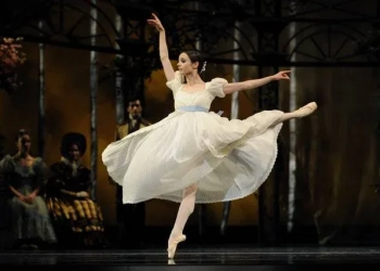 Балетната звезда Мария Кочеткова (https://www.operasofia.bg/)