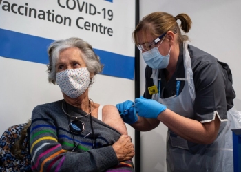 Пострадалите от ваксини заявяват пред британското разследване за COVID, че те са "неудобната истина"