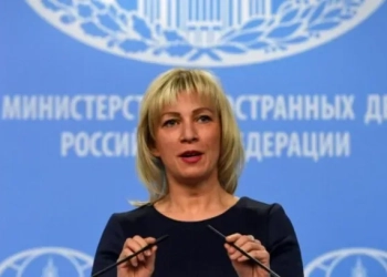 Говорителката на руското МВнР Мария Захарова отговаря на въпроси на руски журналисти в Москва през 2022 г. Фотограф: Юрий Кадобнов/AFP чрез Getty Images