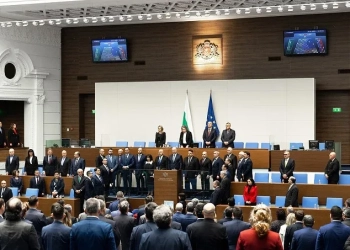 Правителството на Росен Желязков се закле в парламента в присъствието на народните представители, българските президент и вицепрезидент, досегашния служебен кабинет и българския патриарх Даниил, придружен от главният секретар на Светия синод, Мелнишкия епископ Герасим. Снимка: Пресслужба на президентската институция