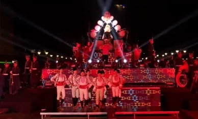 Илияна Йотова откри кукерския фестивал в Перник