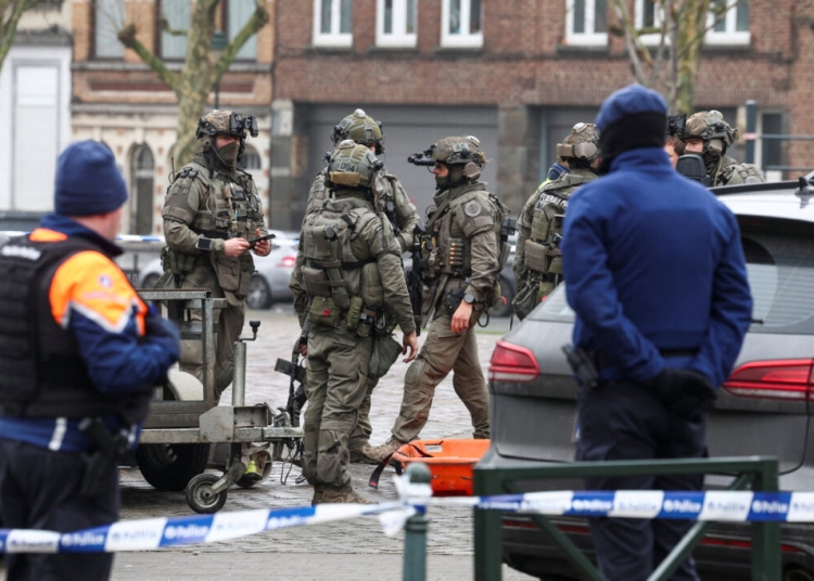 Белгийската полиция издирва двама заподозрени след стрелба в метрото в Брюксел 1 Белгийската полиция издирва двама заподозрени след стрелба в метрото в Брюксел