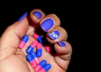 Дизайнерски наркотик е термин, който описва наркотиците, създадени (или продавани, ако вече съществуват) така, че да заобиколят дефиниращите съответната дрога закони, обикновено чрез промяна на молекулярната структура на вече съществуващи наркотици в различни граници или в намиране на съвсем различни химични структури, така че да имат същите ефекти като популярните наркотици.