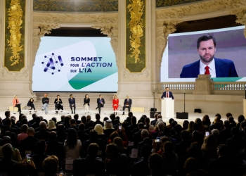 На Срещата в Париж Ванс подчертава как САЩ подхождат различно към изкуствения интелект