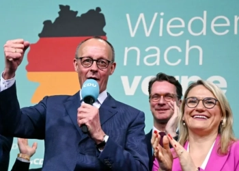 В Германия християндемократите печелят с 9% пред AfD 52 Фридрих Мерц се обръща към подкрепящите го избиратели след първите прогнозни резултати в изборната нощ на 23-ти февруари 2025 г. Снимка: Ина Фасбендер/AFP чрез Getty Images