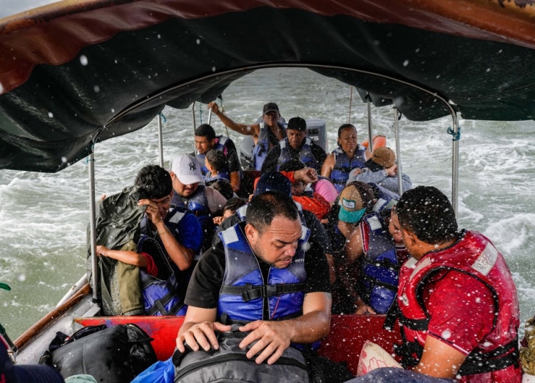 Денят в снимки: Завръщането на мигрантите, изборите в Германия и срутването на тунела