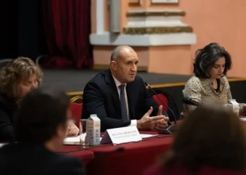 Наталия Киселова и Румен Радев направиха изказвания в рамките на дискусията „Оттук накъде със съдебната власт?“, организирана от Българския институт за правни инициативи. Снимка: Пресслужба на президентската институция