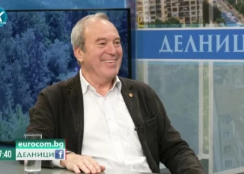 Виктор Папазов като гост на предаването "Делници" по телевизия "Евроком". Снимка: телевизия "Евроком"