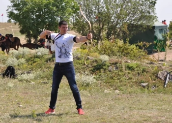 Лидерът на "Величие" Ивелин Михайлов е и лицето на туристическия обект край Варна "Исторически парк". След сакндалите около разцепването на "Величие" в миналия парламент Михайлов предостави управлението на парка на Боян Петков и се зае изцяло с политическия си проект. Снимка: личен архив