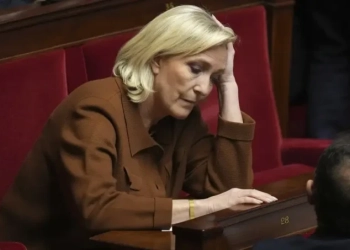 Марин льо Пен напусна съдебната зала, без да чуе присъдата си докрай. Снимка: АР/БТА