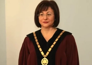 Кой спъва работата на Конституционния съд? (обновена) 56 Прдседателката на Конституционния съд в официално изявление на БНТ се оплака от ЦИК, че не изпълнява задължението си да преизчисли резултатите от последните парламентарни избори в България.