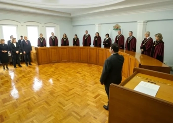 Момент от клетвата на Орлин Колев като новоизбраян съдия от Конституционния съд. Снимка: Прес служба на президентската институция