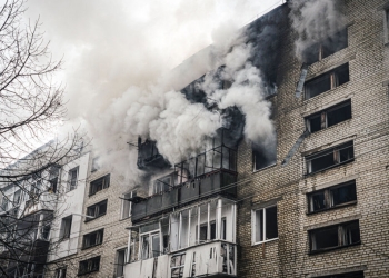 Руска ракетна атака над Сумска област в Украйна ранява десетки, казва Киев