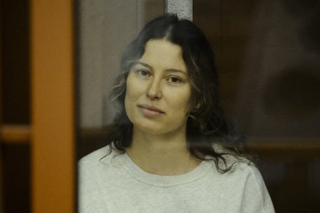 САЩ-руската двойна гражданка Ксения Карелина е освободена при размяна на затворници с Москва